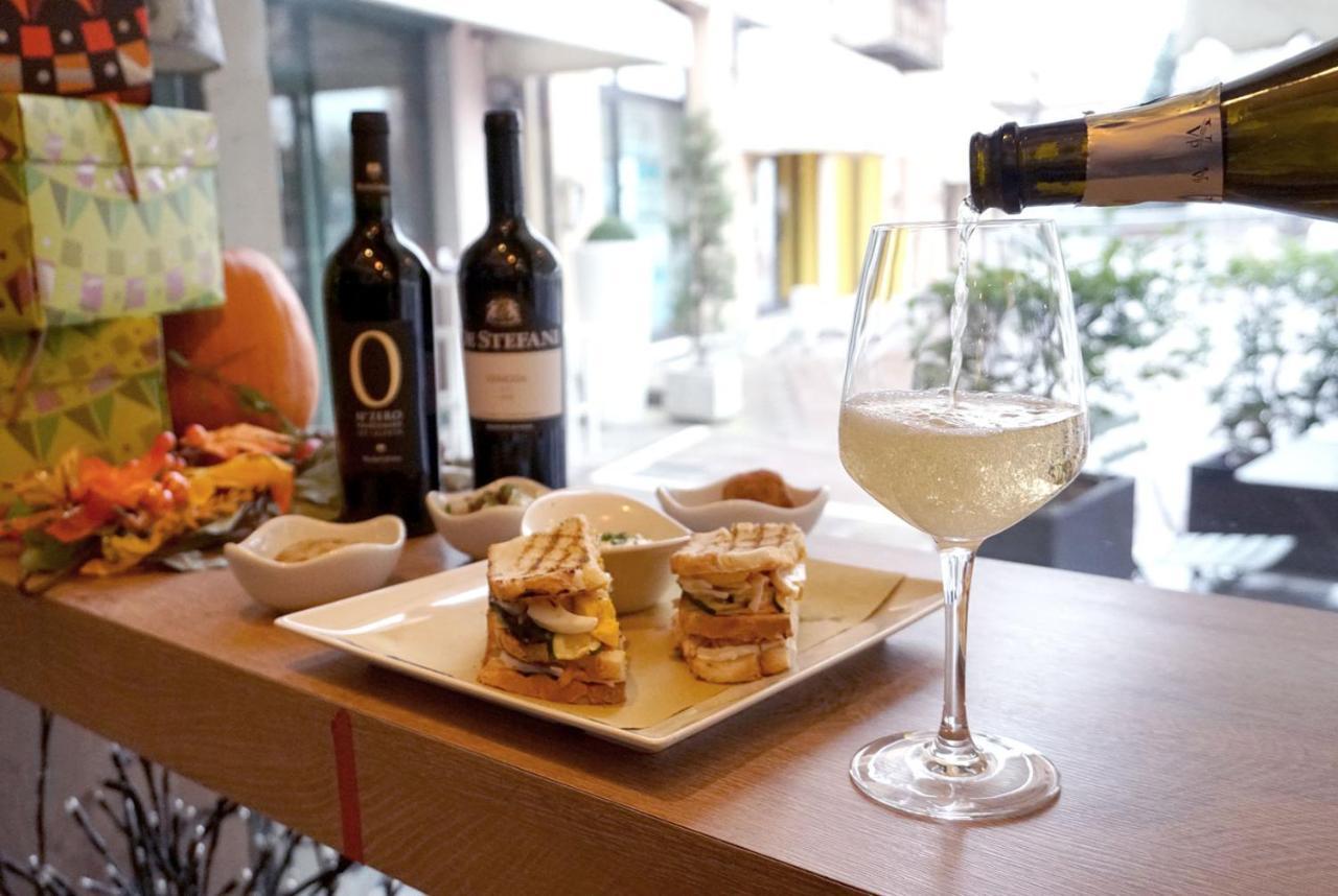 瓦布仁达酒店 利梅纳 外观 照片